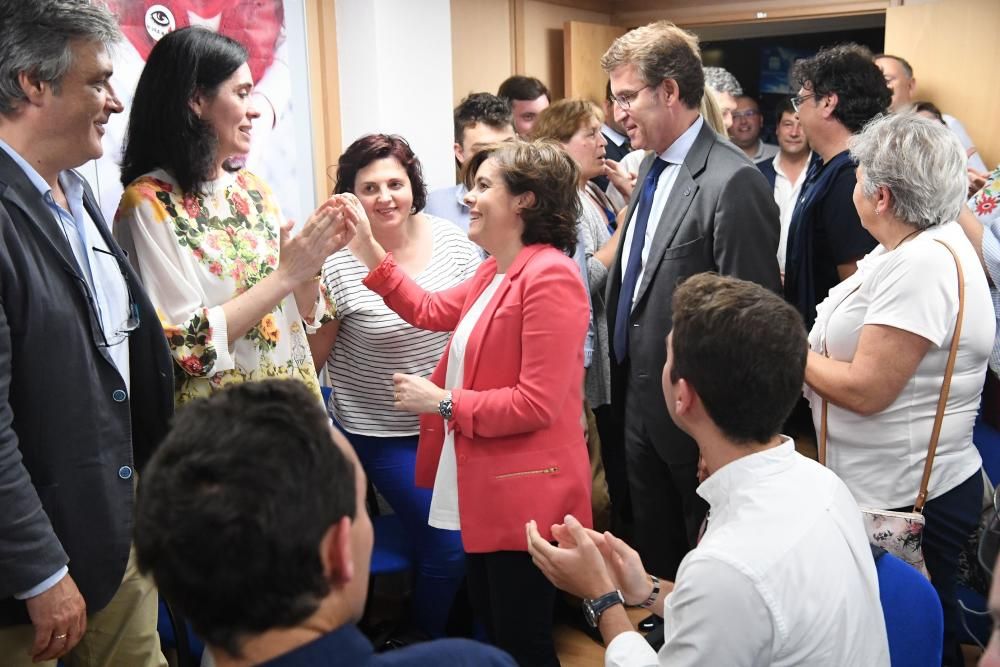 Además de reunirse con afiliados en la sede del partido, la candidata a la presidencia del PP se ha visto con el presidente de la Xunta y del PPdeG, Alberto Núñez Feijóo.