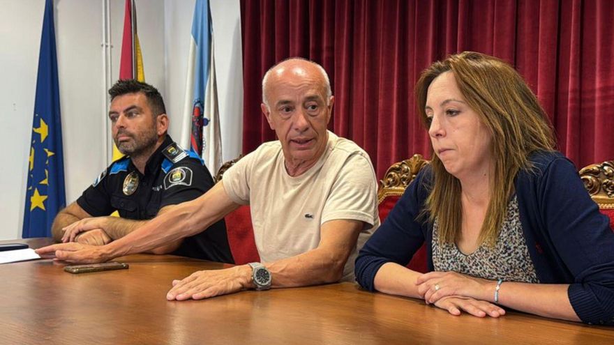 Durán con el jefe de la Policía y la concejala Eliana Vidal.