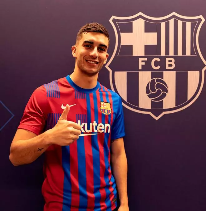El primer día de Ferran Torres en el Barça, en imágenes