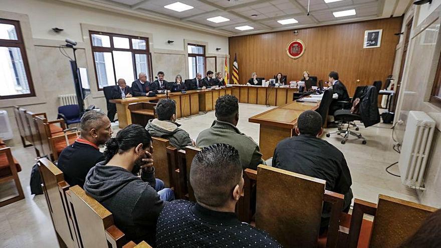 Los acusados, ayer durante el juicio celebrado en la Audiencia Provincial de Palma.