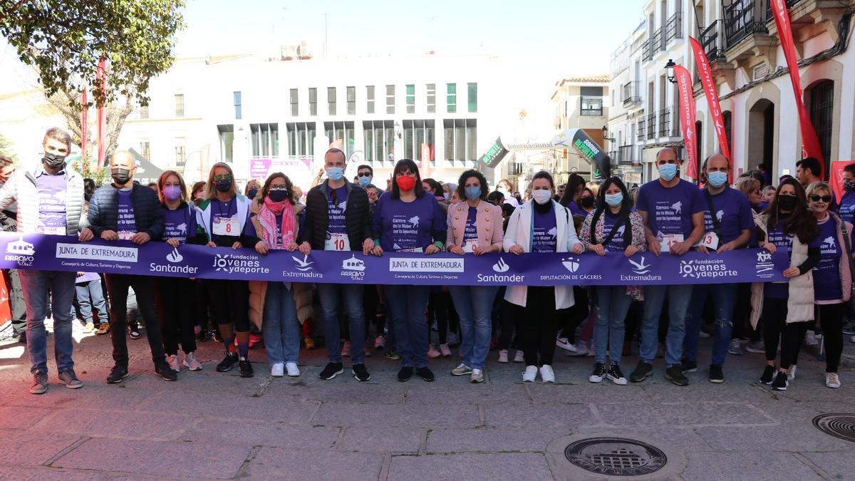 Las autoridades convocantes momentos antes del comienzo de la carrera.