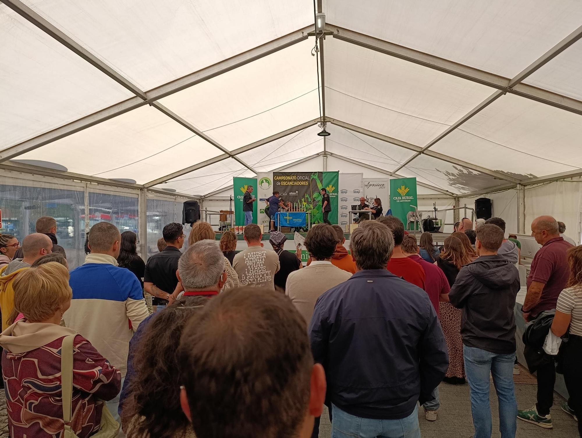 Amauris La Pauta, ganador del Concurso de Escanciadores de Pola de Siero