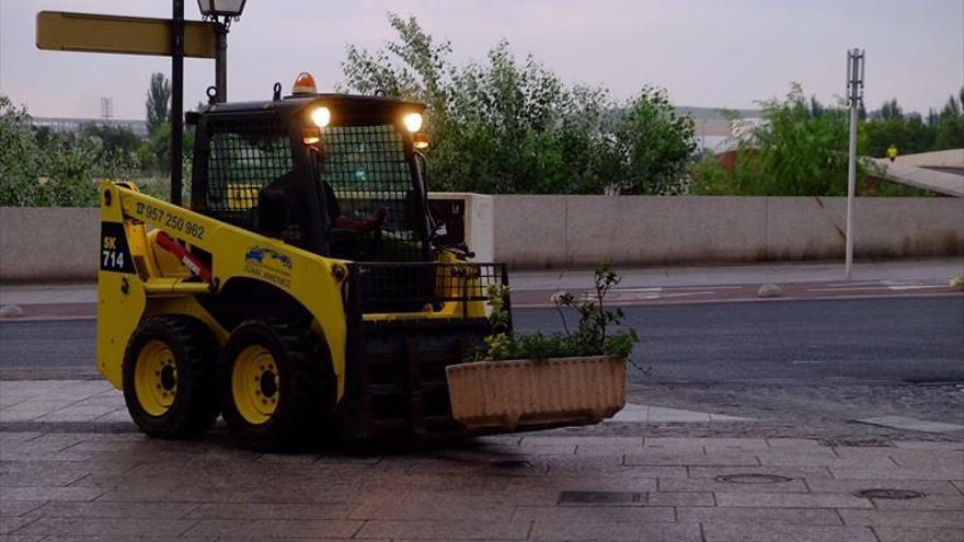 Urbanismo asegura que está aplicando la ley al retirar elementos de veladores