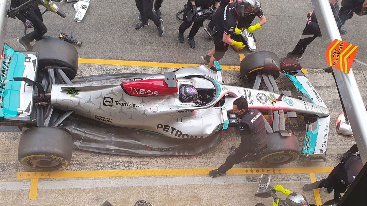 Hamilton ha dominado los test en el Circuit de Barcelona con el W13