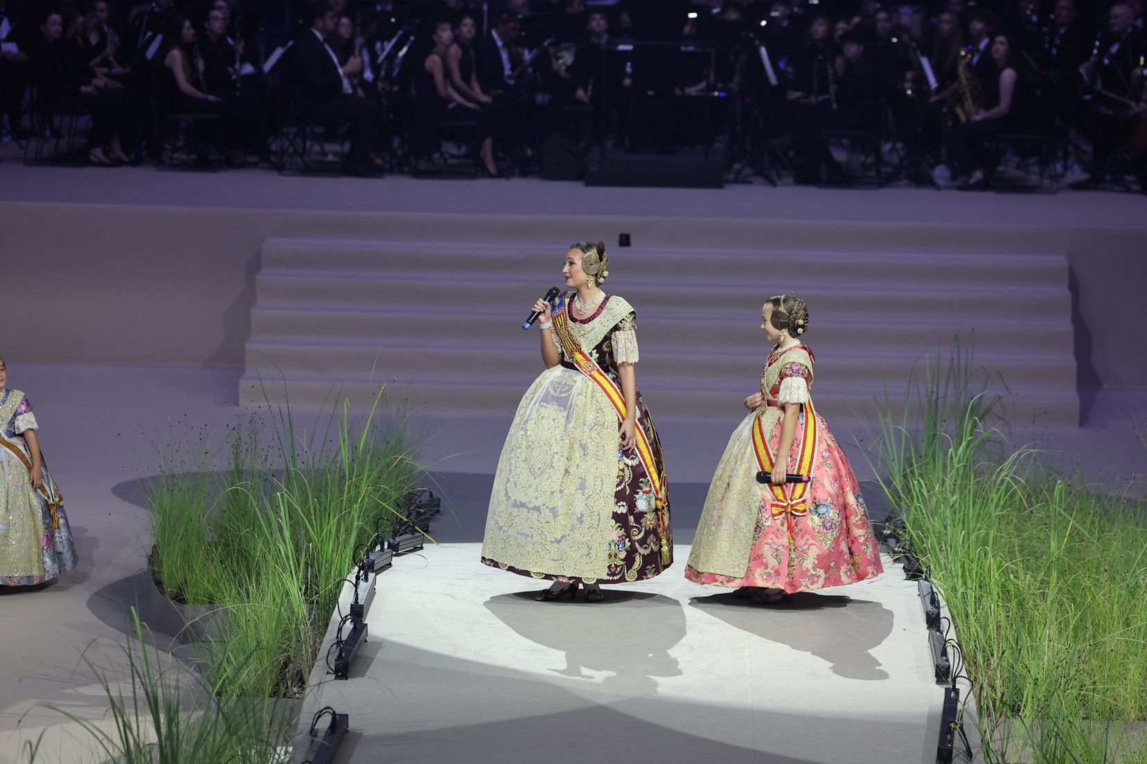 Berta Peiró y Lucía García dicen adiós a su año como falleras mayores de València 2025