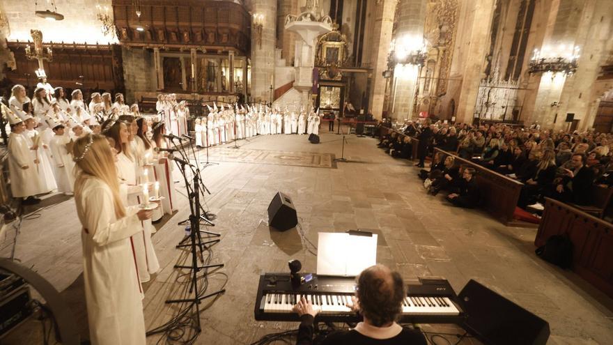 La Seu celebra Santa Lucía: multitudinario concierto de Navidad del Colegio Sueco de Mallorca