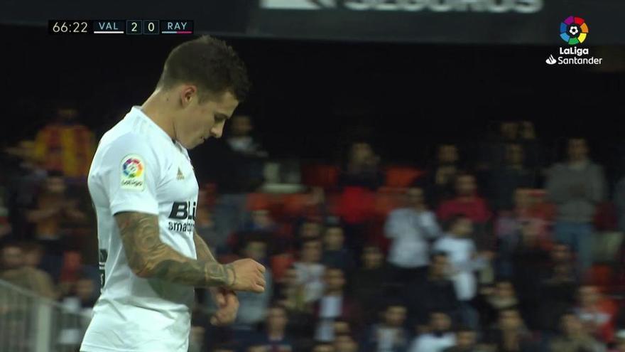 Ovación de Mestalla a Santi Mina