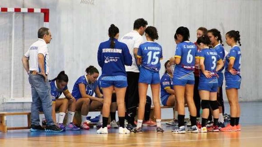 Las jugadoras del Siero, durante un tiempo muerto.