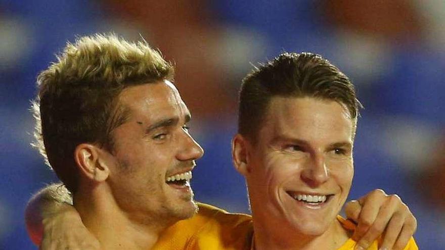 Griezmann y Gameiro celebran uno de sus goles. // Heino Kalis