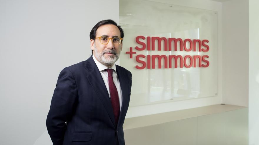 El gijonés Eduardo Peñacoba, nuevo director del despacho internacional Simmons &amp; Simmons en Madrid