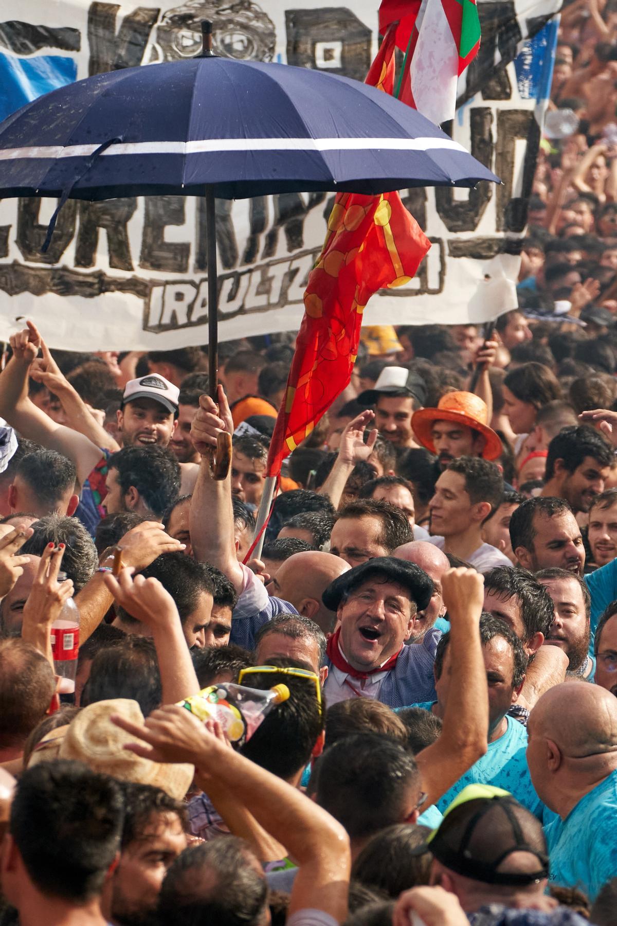 La bajada de Celedón da inicio a las fiestas de Vitoria