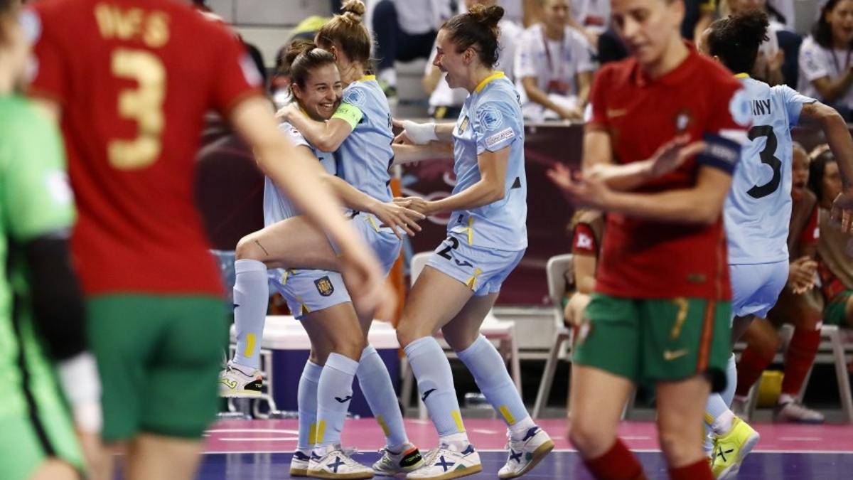 Una imagen de la selección española celebrando el título