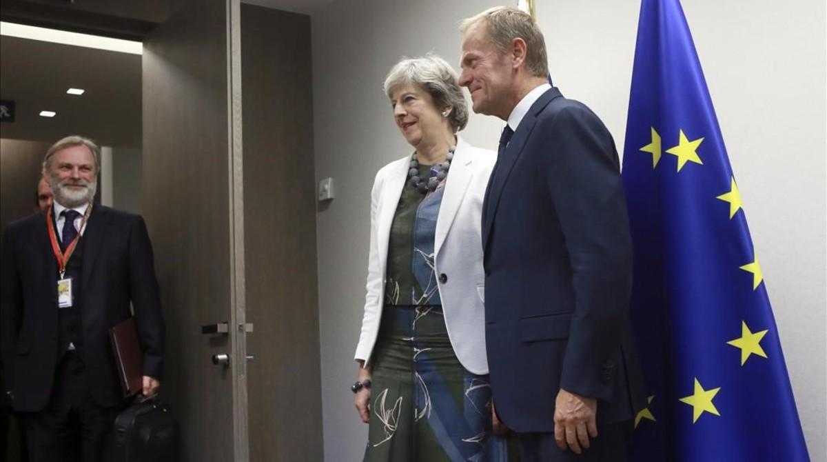 zentauroepp40613767 british prime minister theresa may  center  meets with europ171020195001
