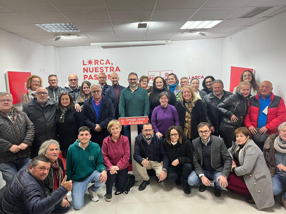 Integrantes del Comité Electoral del PSOE con el cabeza de lista, Diego José Mateos, en el centro.