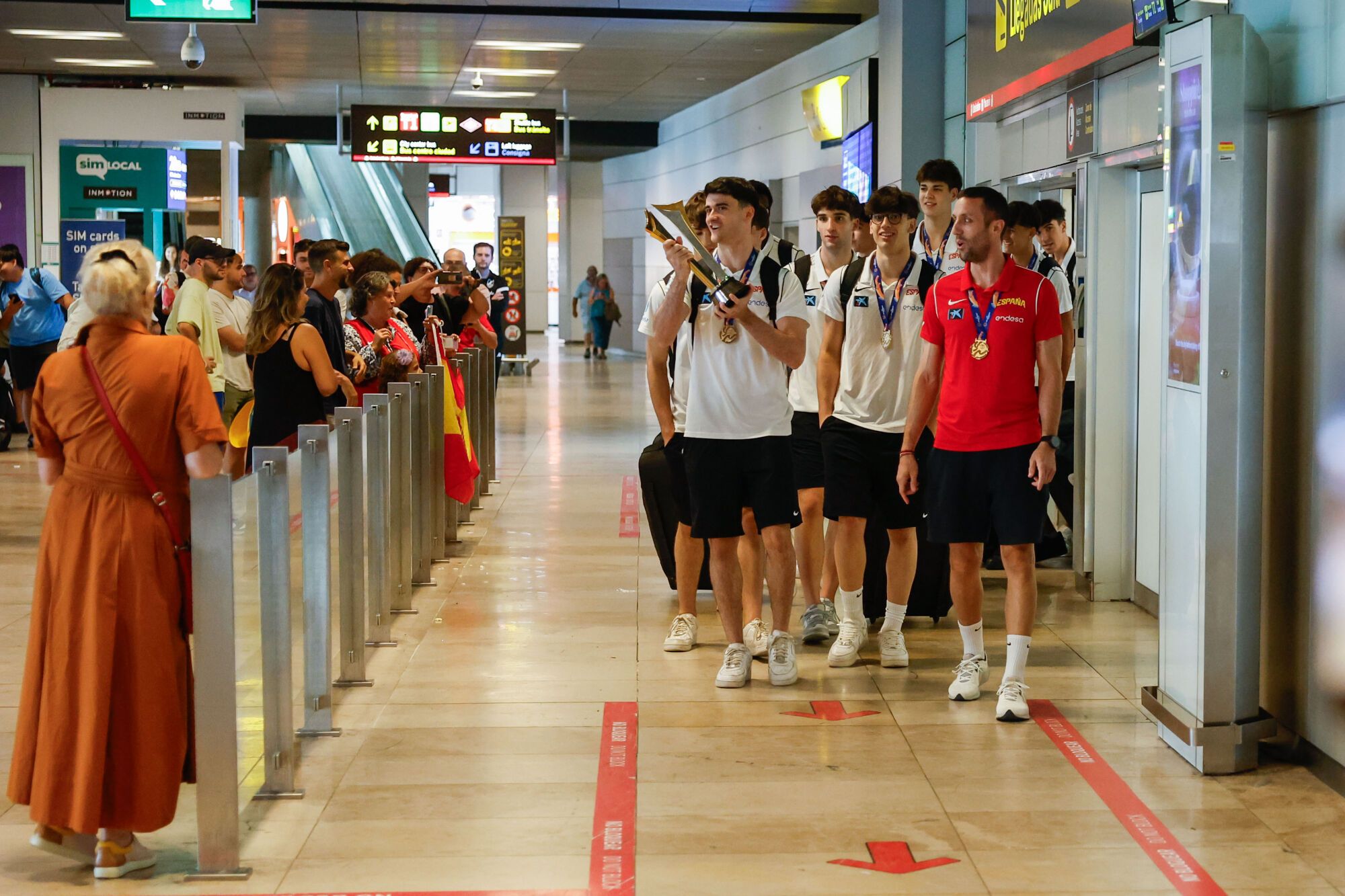 Guillermo del Pino regresa con el trofeo de campeón de Europa sub-18
