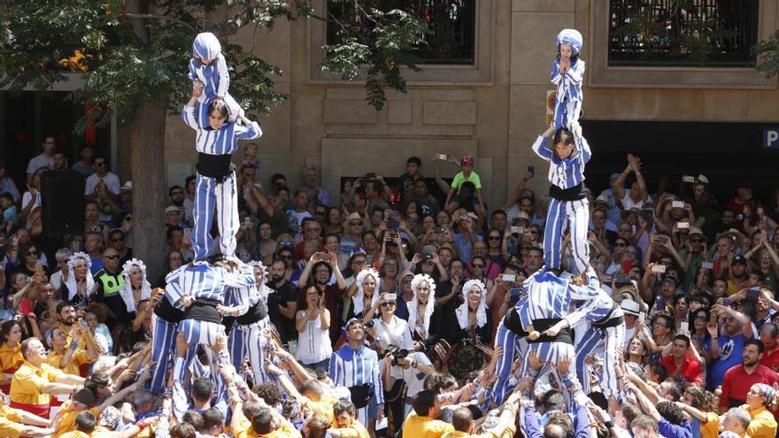 Un instante de la cuarta Diada Muixeranguera, frente al Principal