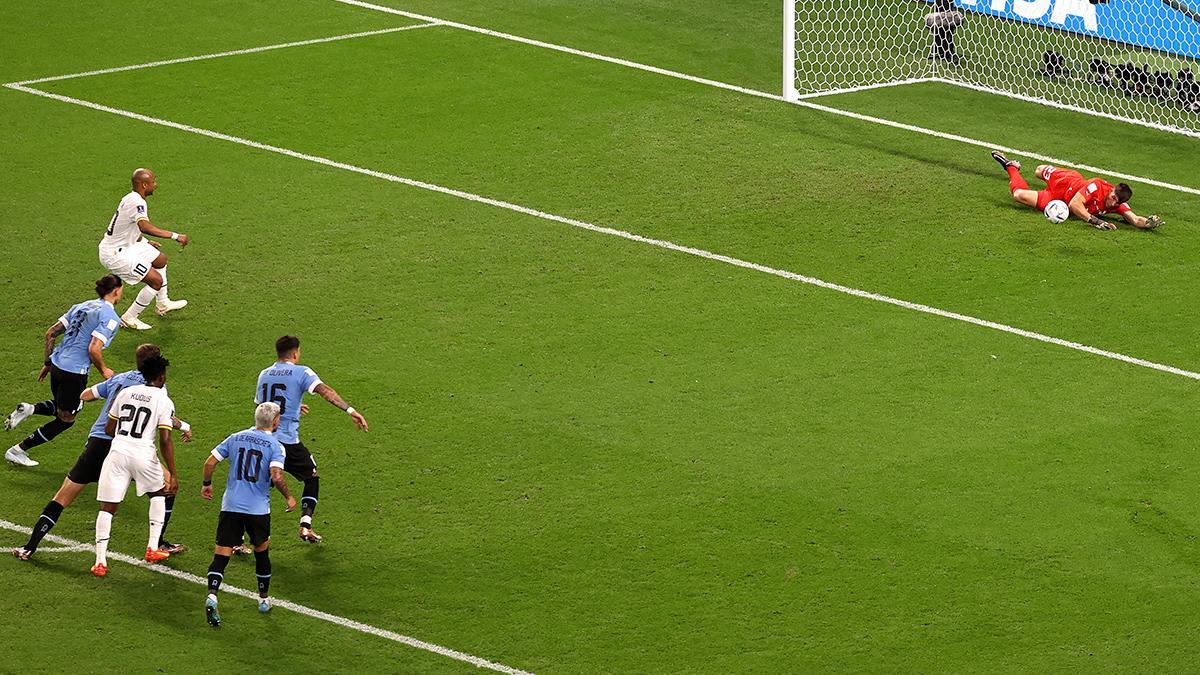 El momento del fallo de Ayew en el penalti lanzado ante Uruguay