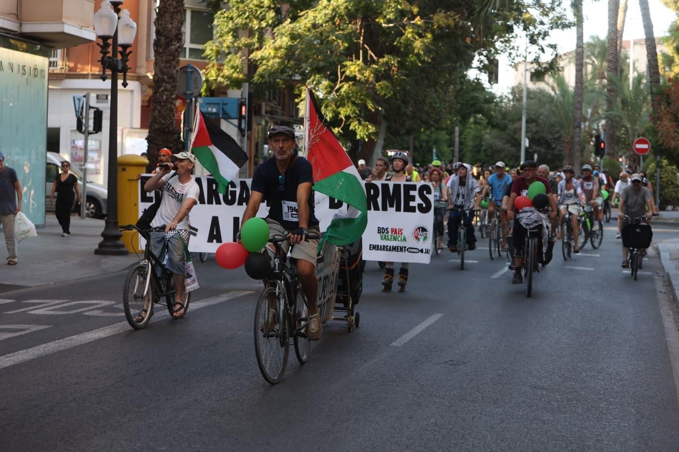 La revuelta ciclista en Alicante por Palestina, en imágenes