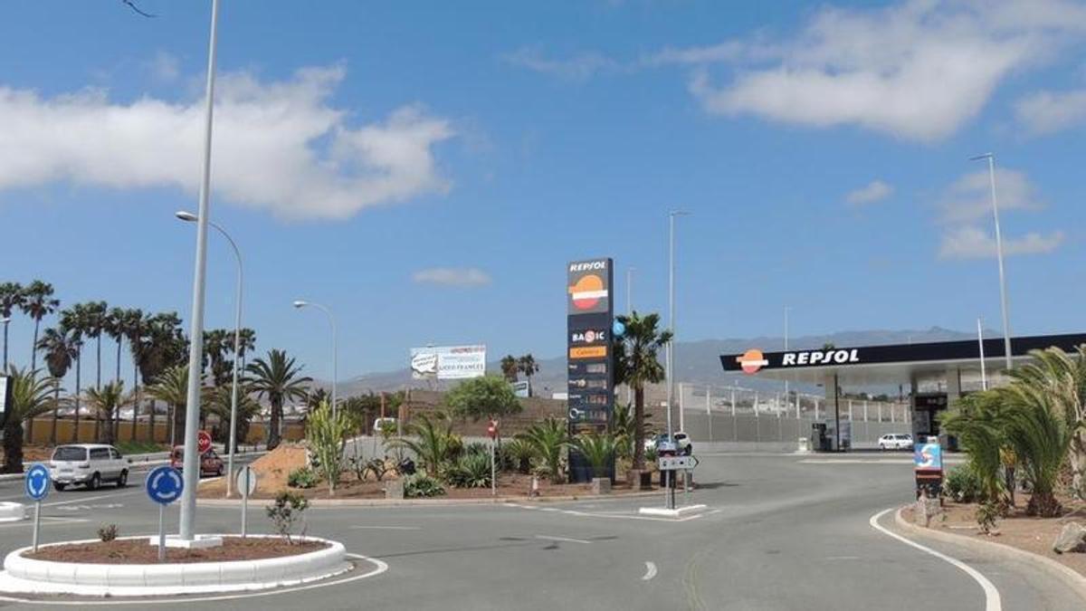 Gasolinera Repsol en Las Remudas.