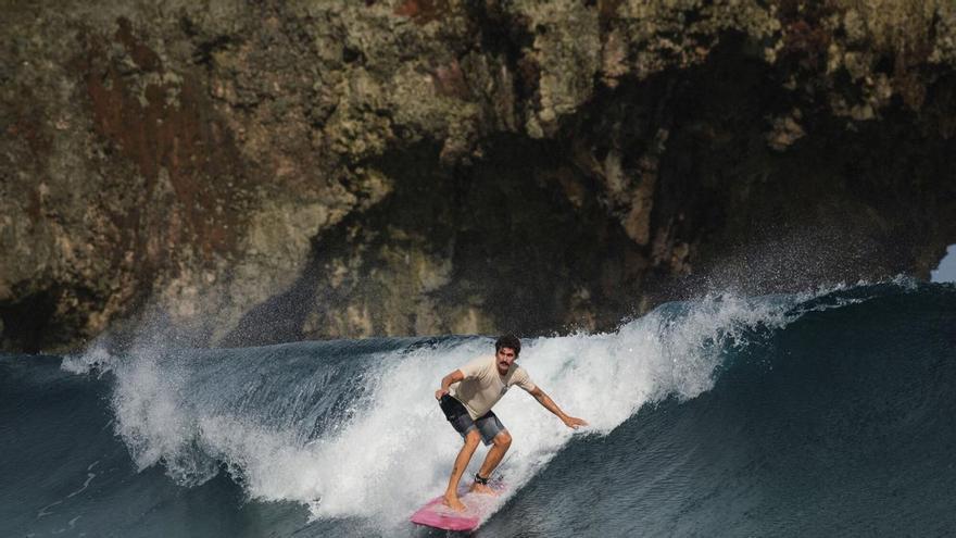 Jaime Fernández cambia la moda por las olas y funda Agrado, 