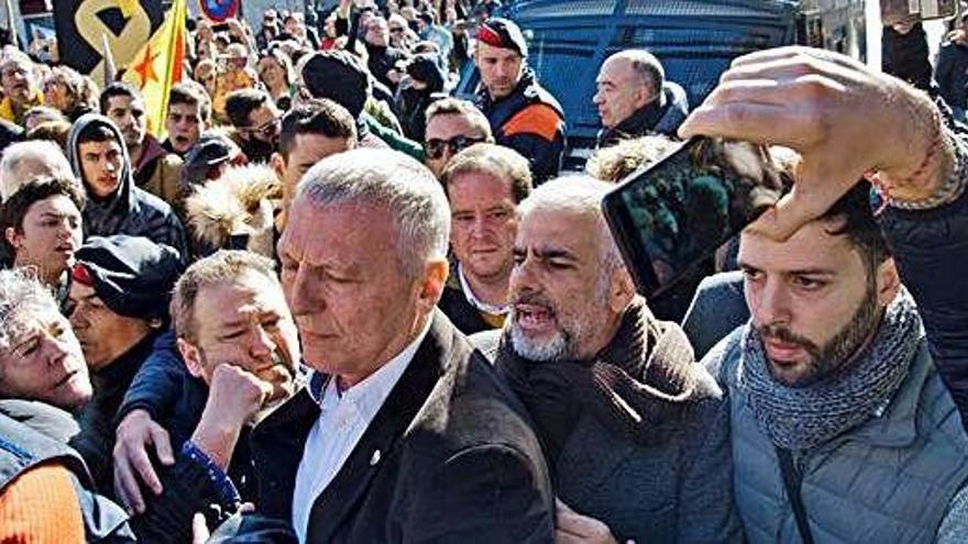 Moments de tensió i crits contra simpatizants i representats de Ciutadans a Torroella.