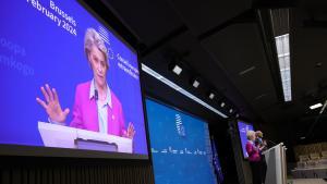 La presidenta de la Comisión Europea, Ursula von der Leyen, y el del Consejo, Charles Michel, durante una rueda de prensa en Bruselas.