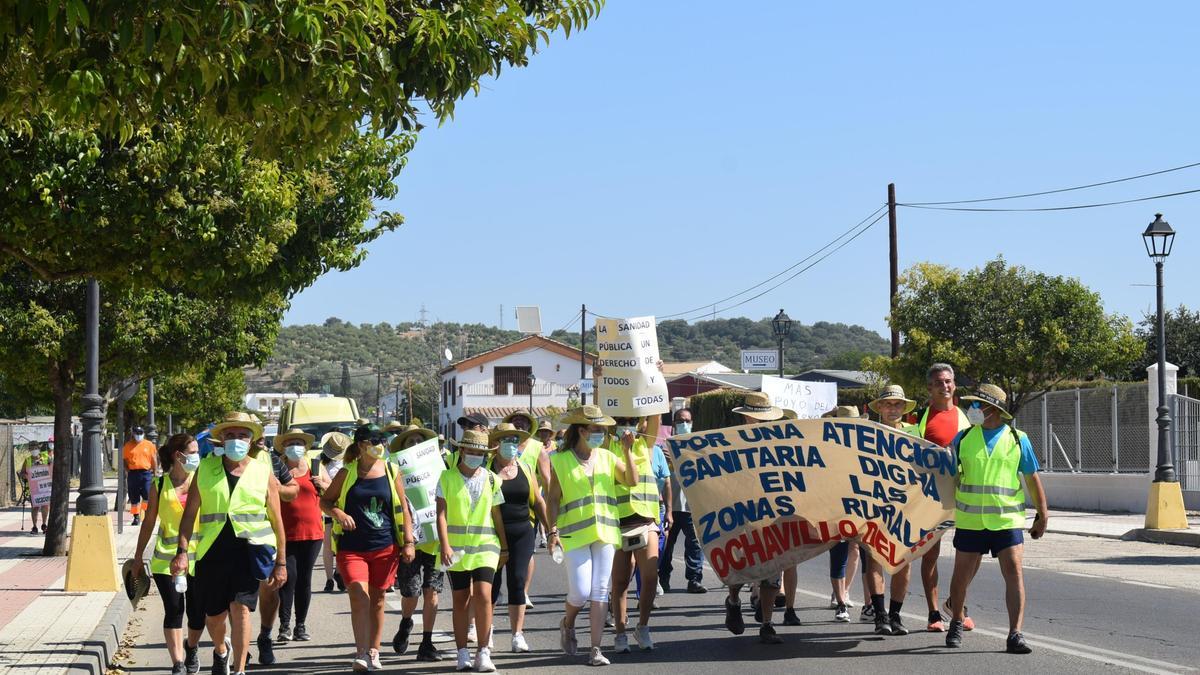 La marcha, en el camino entre Ochavillo y Almodóvar del Río.