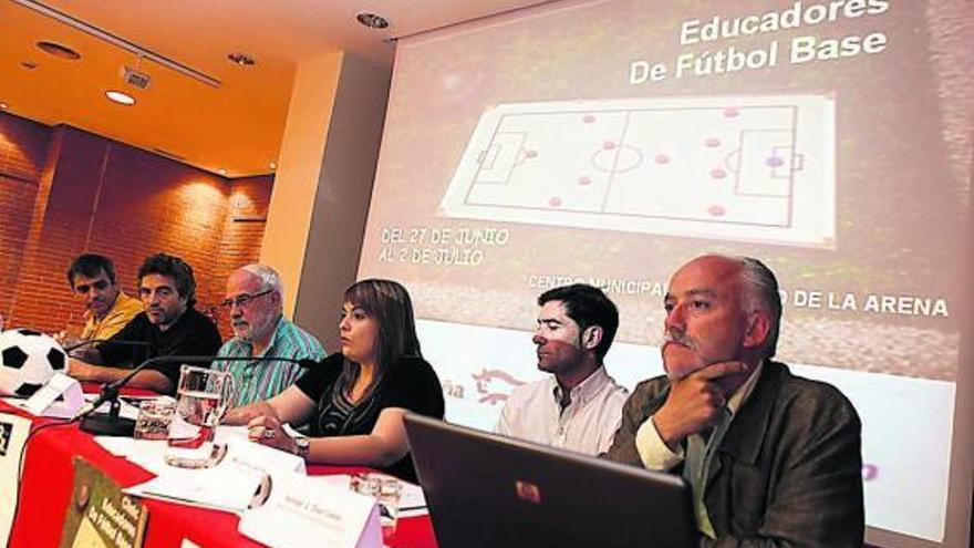 De izquierda a derecha, Javier Feito, Juanma Lillo, Plácido Rodríguez, Bea Otero, Marcelino García e Ismael Díaz.