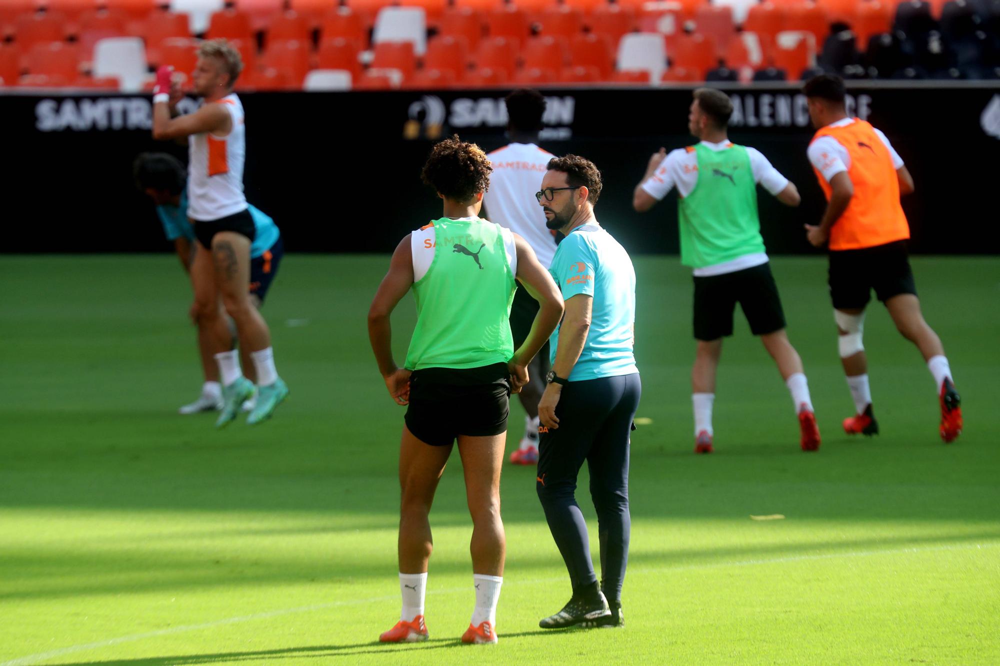 El Valencia CF prepara el partido frente al Real Madrid en Mestalla