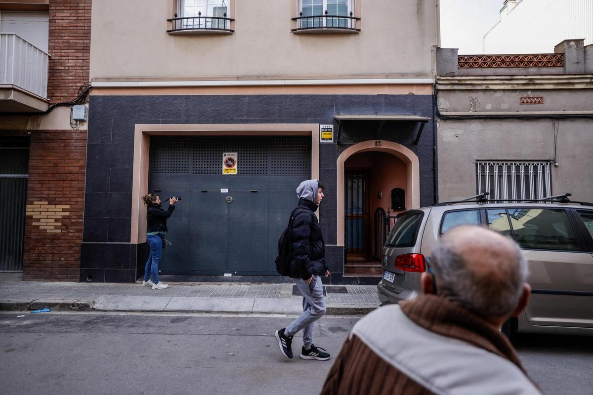 Un hombre mata a su mujer y a sus dos hijos menores en El Prat y luego se suicida