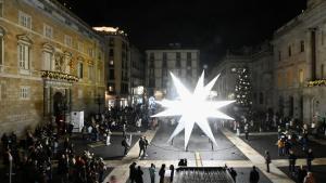 Barcelona Espectáculo de iluminación de la estrella en la Plaça de Sant Jaume