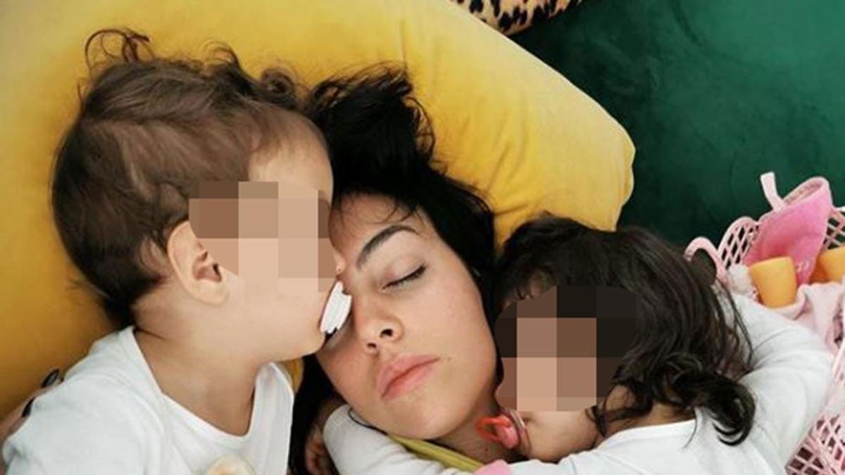 Georgina Rodriguez con dos de sus hijos con Cristiano Ronaldo