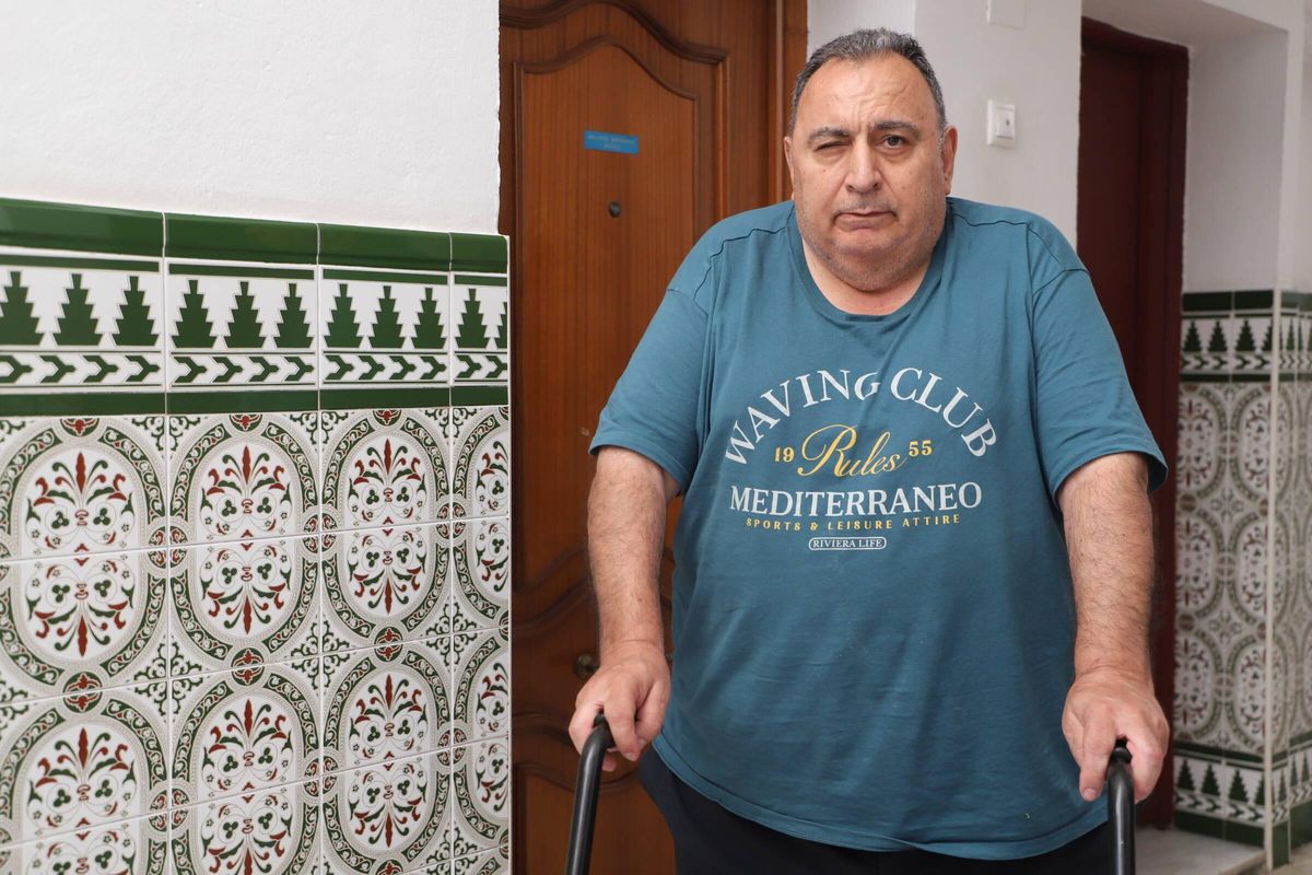 Manuel tiene 67 años y su mujer, 64 años.