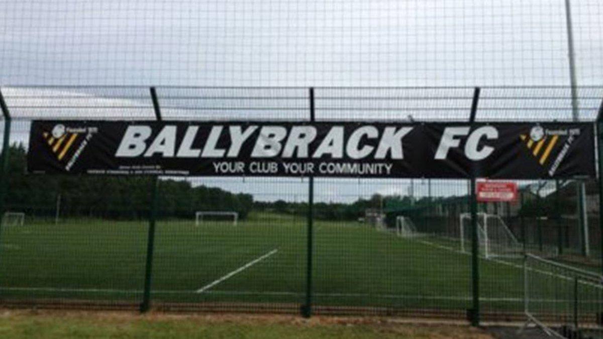 El Ballybrack FC tuvo que pedir disculpas por su trágico mensaje