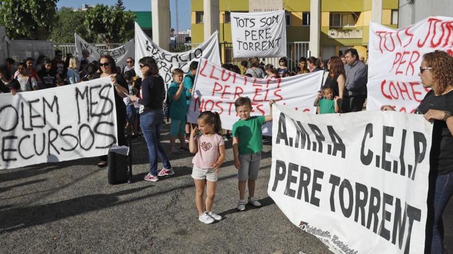 Uns 300 pares i mares del pere Torrent es van manifestar el 2017