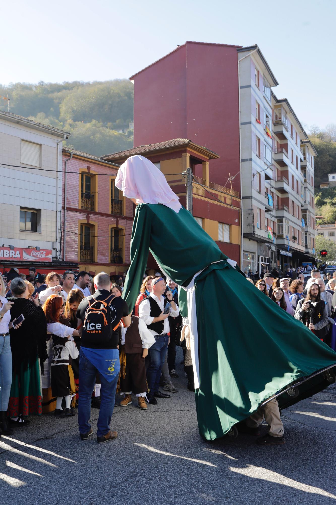 EN IMÁGENES: La localidad allerana de Moreda celebra San Martín, la fiesta de los Humanitarios