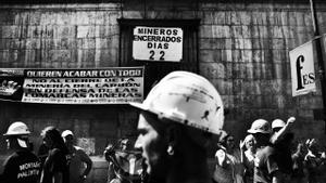 Los mineros del carbón y sus familias a su llegada a León, norte de España, el 26 de junio de 2012. Los mineros protestaban contra la propuesta del gobierno de reducir los fondos para la producción de carbón. 