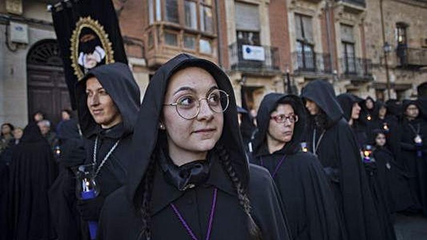 Damas en las inmediaciones de San Juan el pasado Sábado Santo.