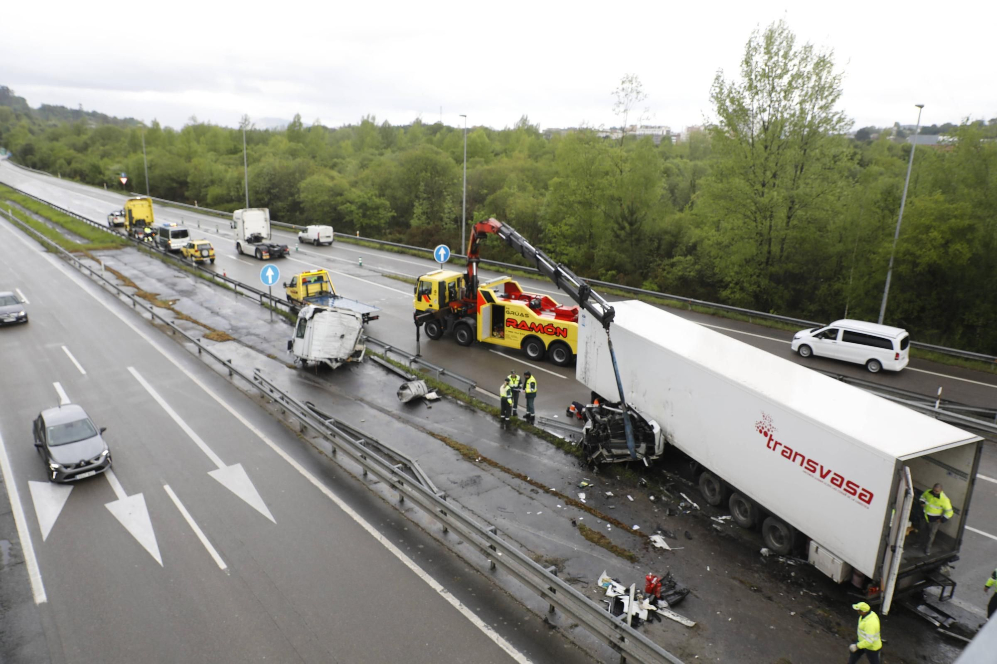 EN IMÁGENES: El brutal accidente de un camión en la A-64