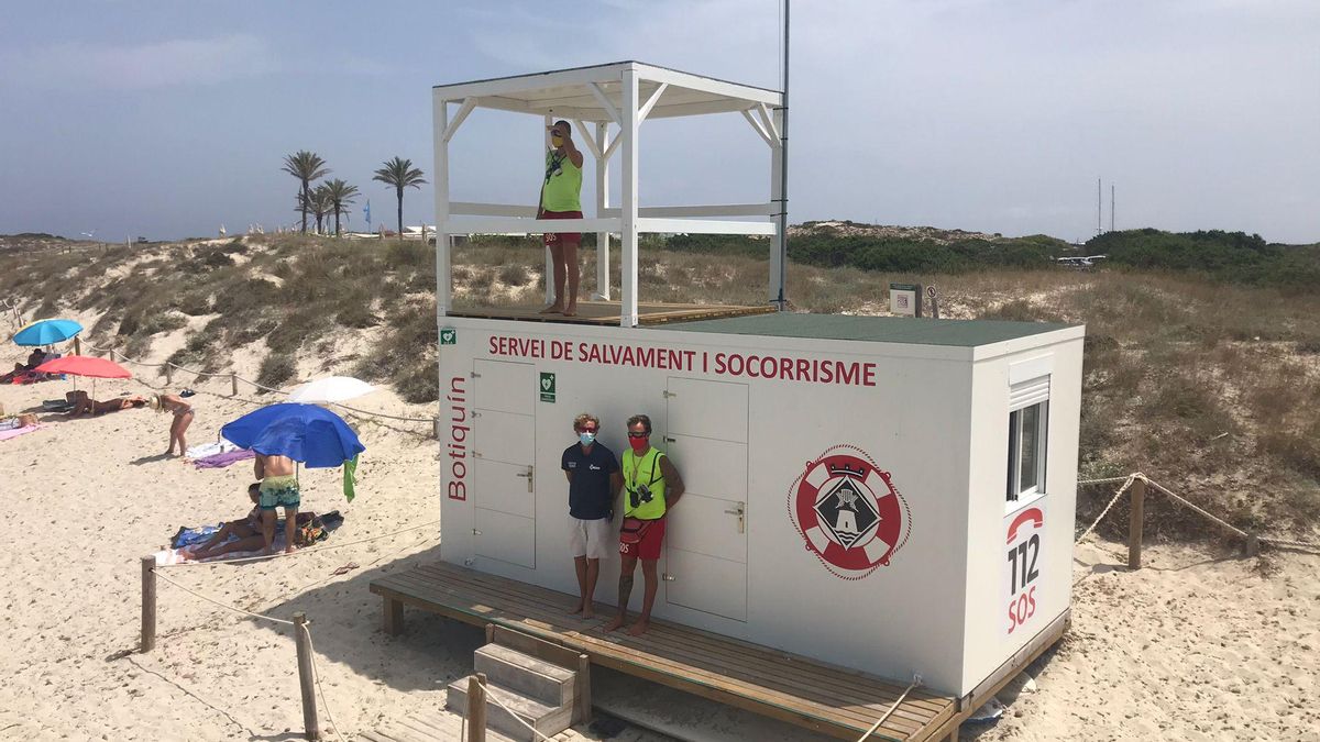 Caseta de socorristas en la playa de ses Illetes, en Formentera
