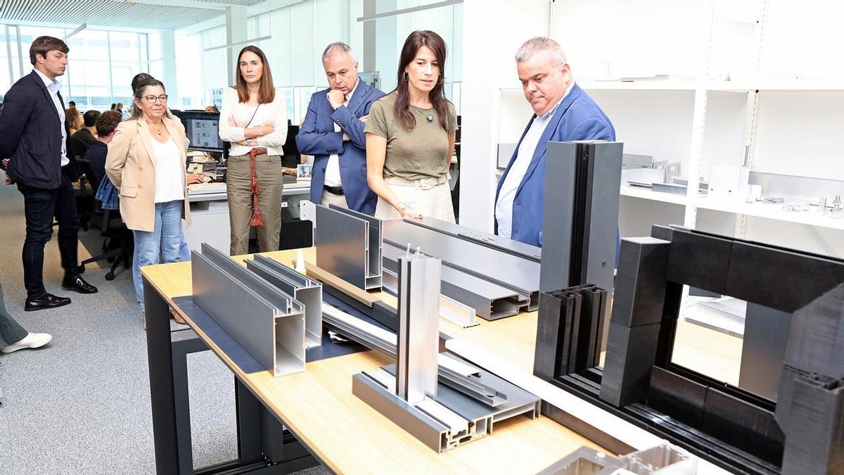 Allegue destaca nunha visita a Cortizo que «o futuro pasa pola construción industrializada das vivendas»