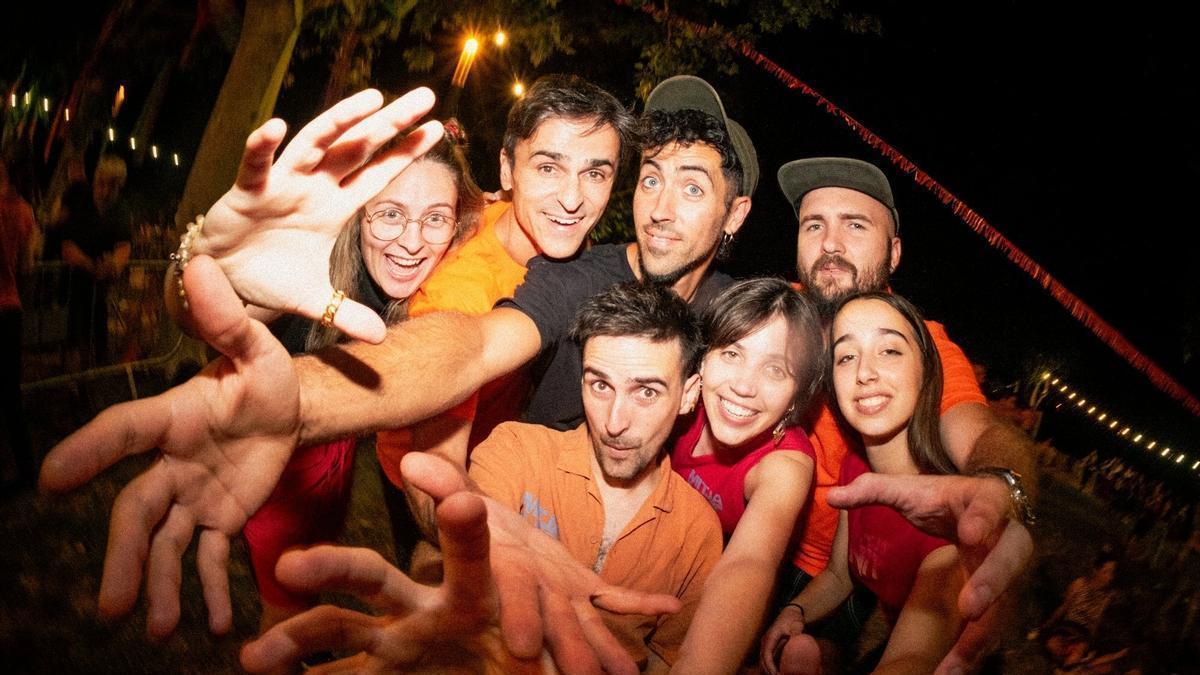 Orquestra Mitjanit. Actuaran a Torroella de Montgrí.