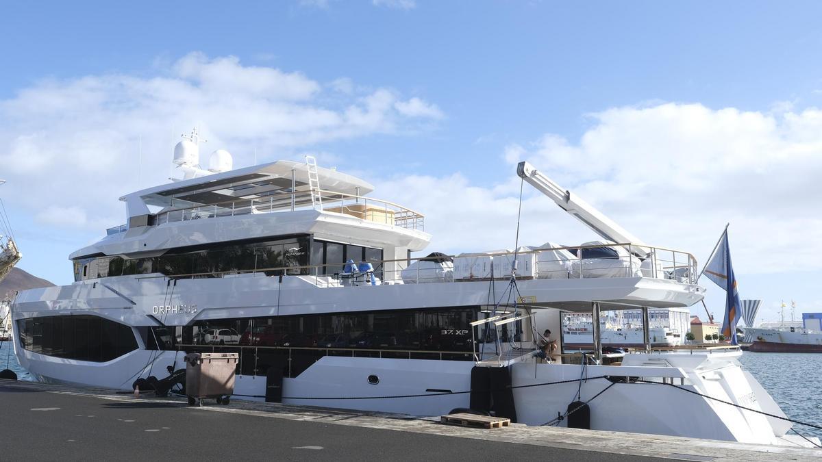 El yate 'Orpheus', en el Muelle Sanapú.