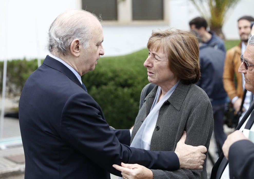 Fernández Díaz asiste a la entrega de la bandera nacional en Acuartelamiento Jaime II