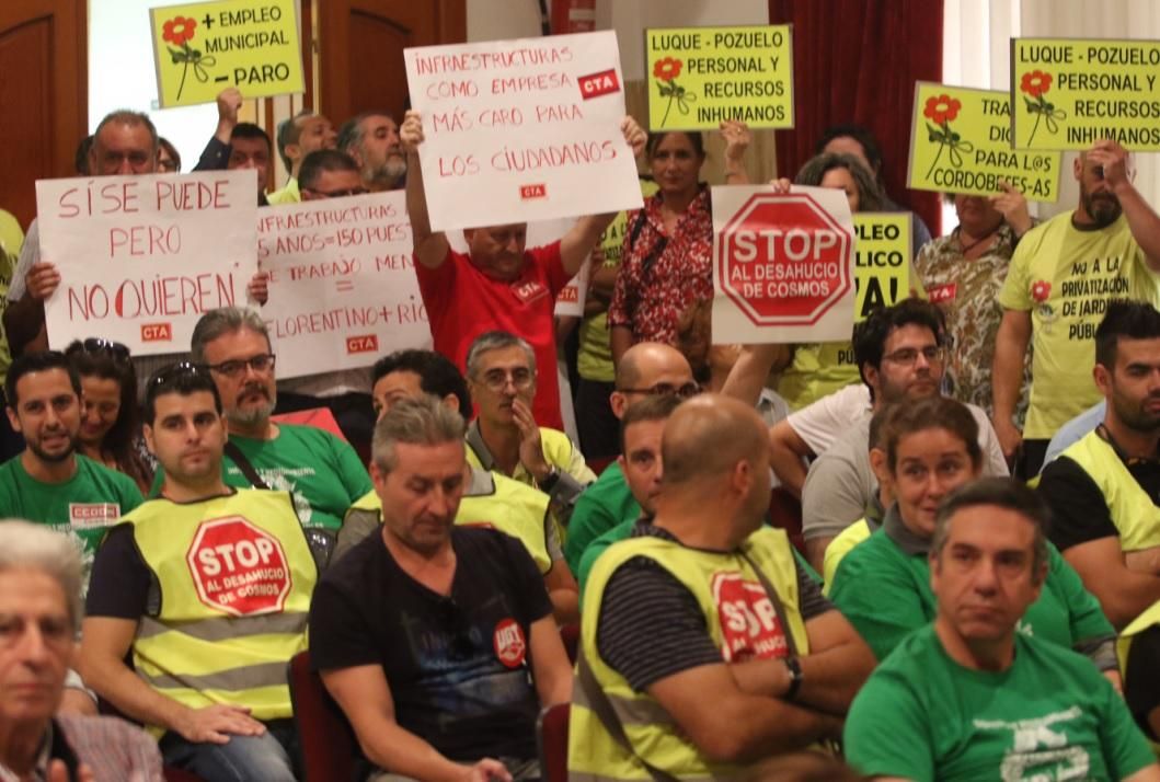 Trabajadores de Cosmos, en el Pleno municipal