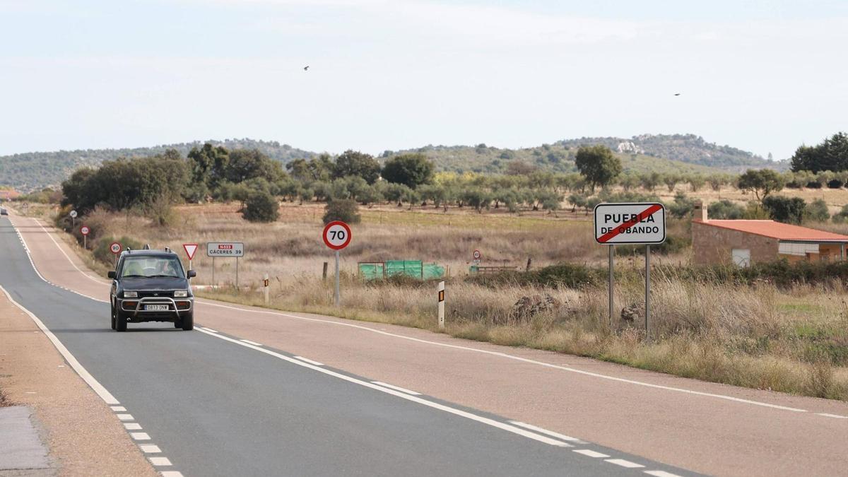 Los negocios de los municipios extremeños que viven del tráfico diario de la N-523 temen quedar en el "ostracismo" con la futura autovía Cáceres-Badajoz
