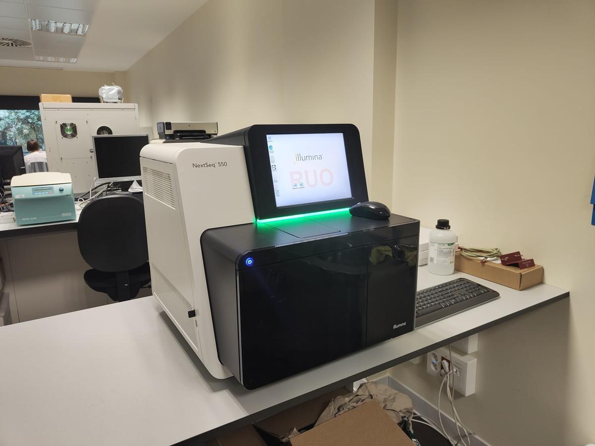 La máquina de secuenciación masiva ya en el laboratorio del Cunqueiro.