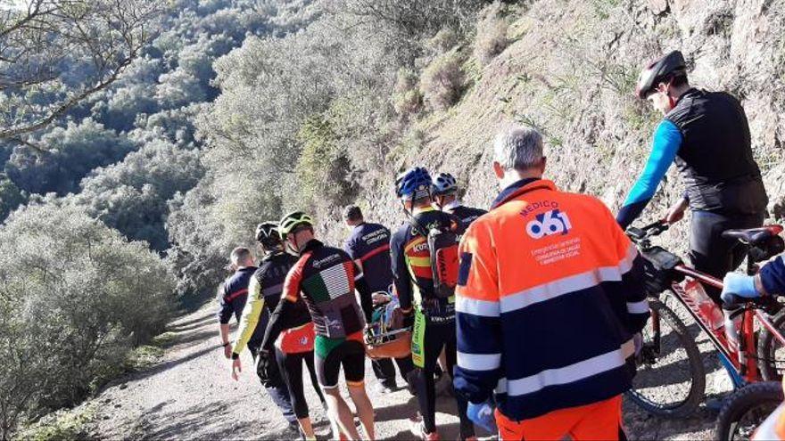 Imagen de archivo del rescate de un ciclista en la sierra de Córdoba.