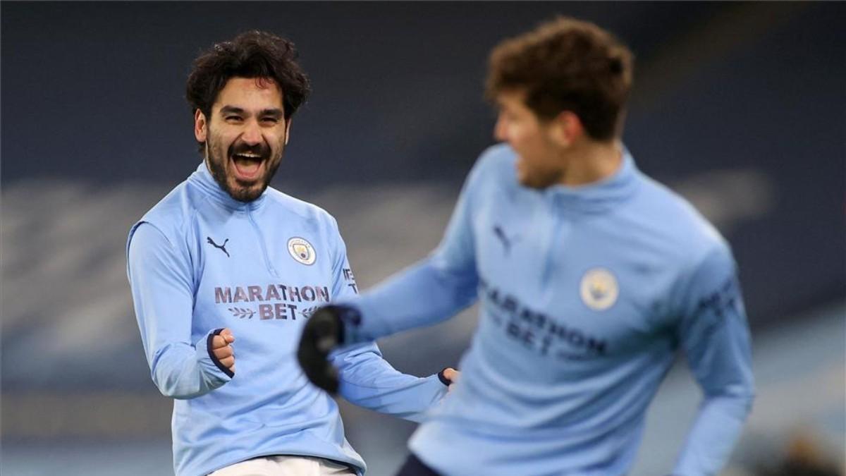 Gündoğan, durante un calentamiento con el Manchester City.