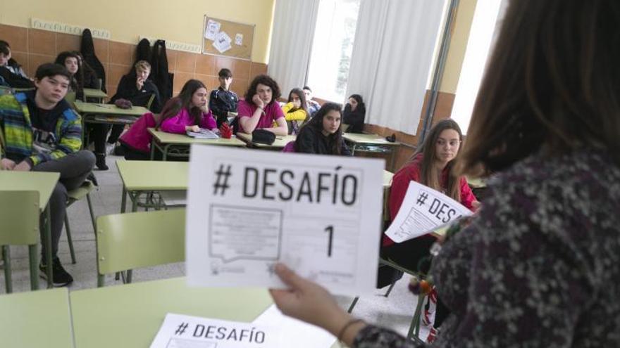 Asistentes ayer a la sesión del laboratorio de ideas de ciencia y tecnología en femenino en el IES de La Luz. | M. F.